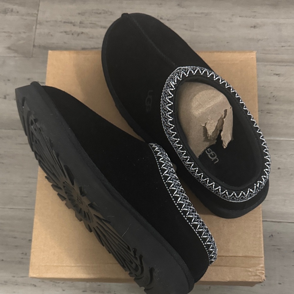 UGG Tasman Black Slip-On Loafers Size 9 Men’s